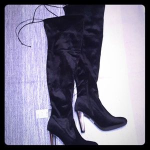 Thigh high black boots with mirrored heel